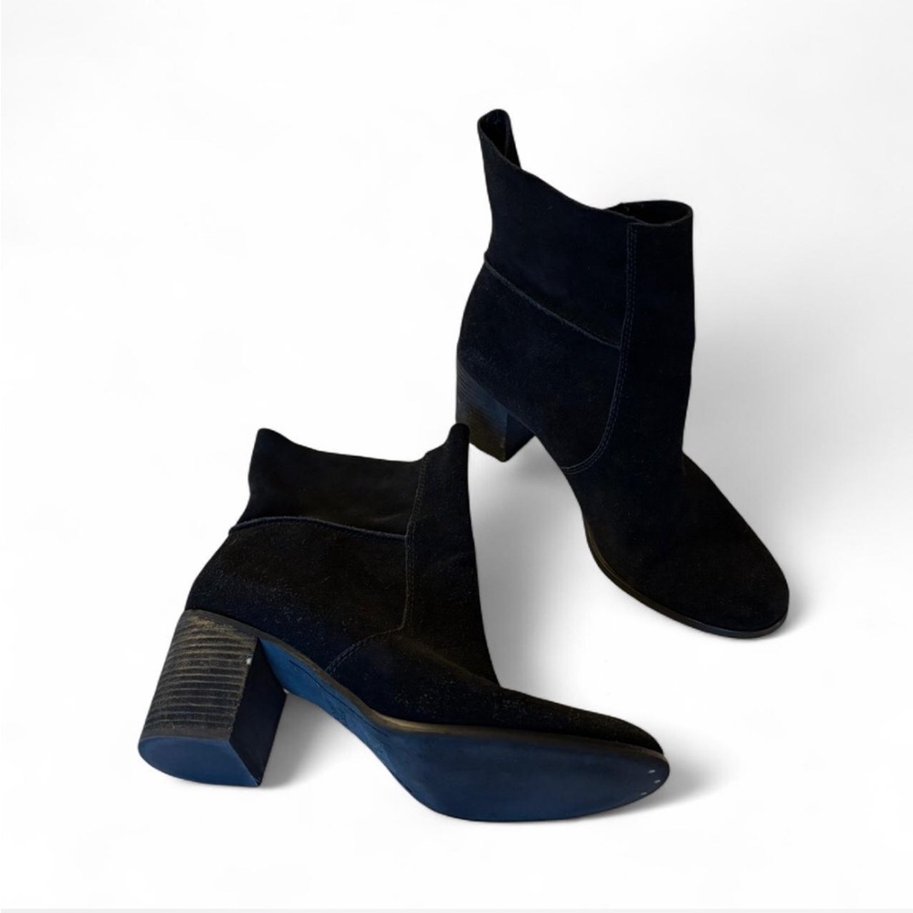 SOLD❌ Frye and Co black vegan suede block heel booties